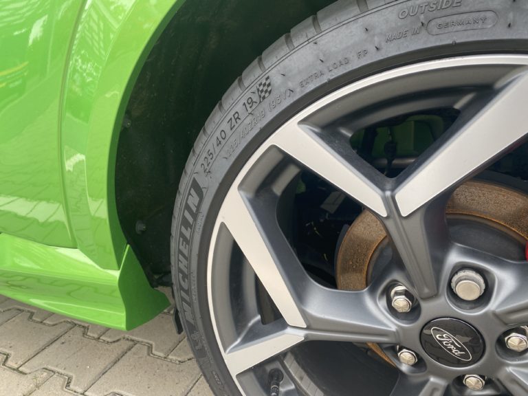 R vs. ZR Tyres: Understanding the Key Differences for Your Car