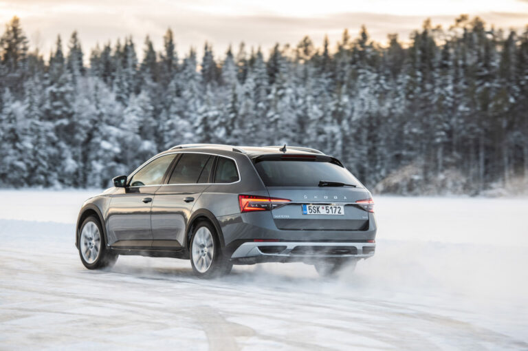 Die Reifentester published the first winter tyre test of the season – 215/55 R17
